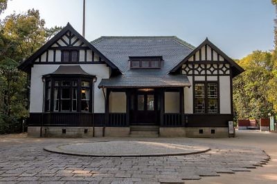 Edifice of the main residence at the Irifuneyama Memorial Museum